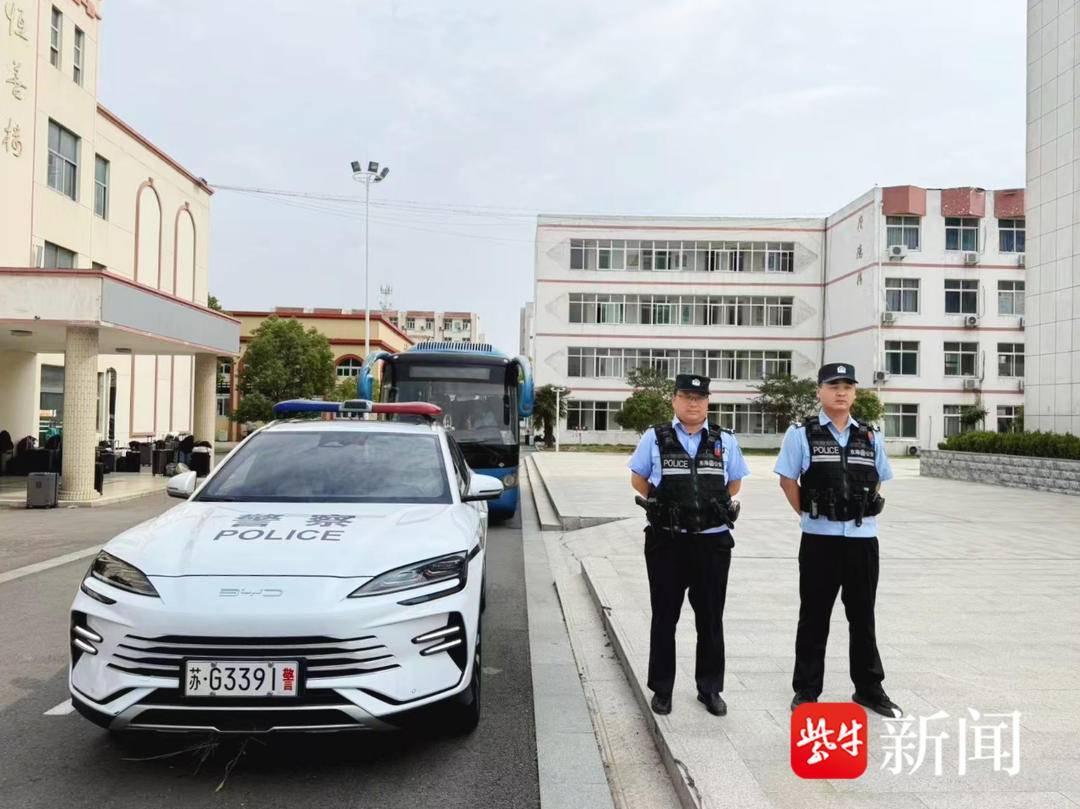 考生踏上“赶考”征途 警方全程护送助力圆梦 考生踏上“赶考”征途 警方全程护送助力圆梦