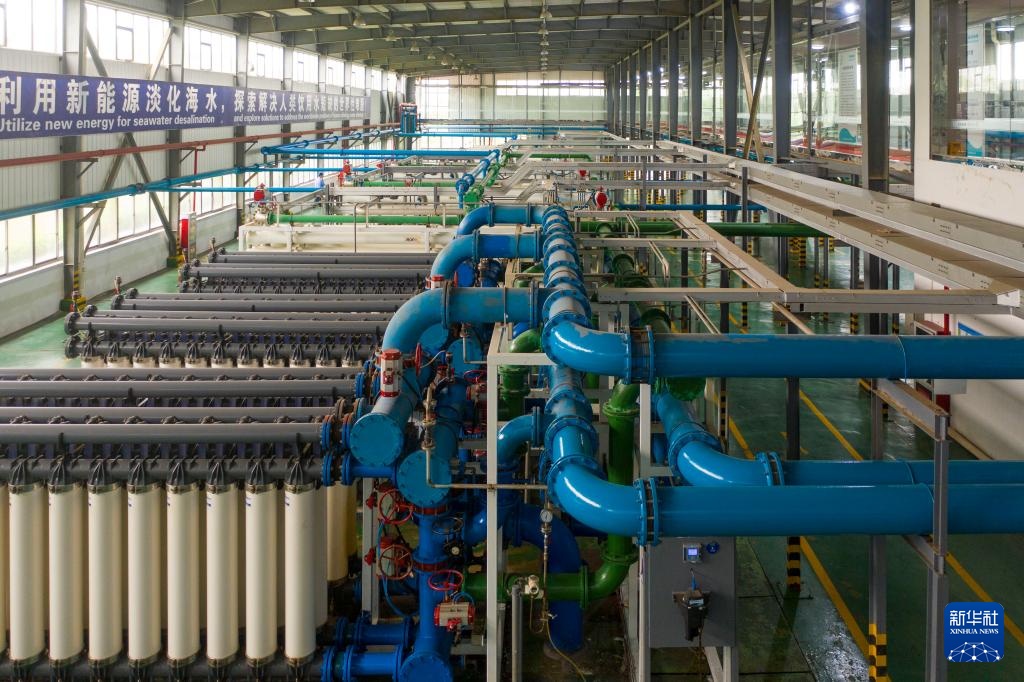 从苦涩海水到清冽饮用水——记者探访海水淡化项目 从苦涩海水到清冽饮用水——记者探访海水淡化项目