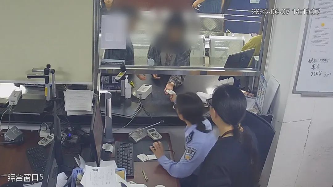 浦东警方“暖心”护航考生逐梦之路