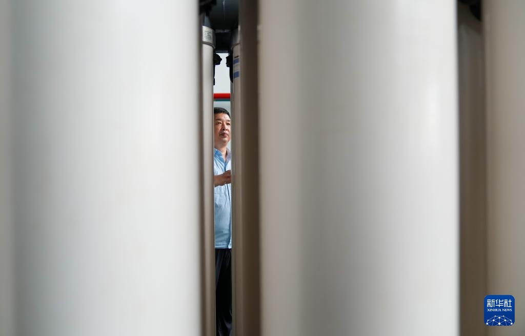 从苦涩海水到清冽饮用水——记者探访海水淡化项目 从苦涩海水到清冽饮用水——记者探访海水淡化项目