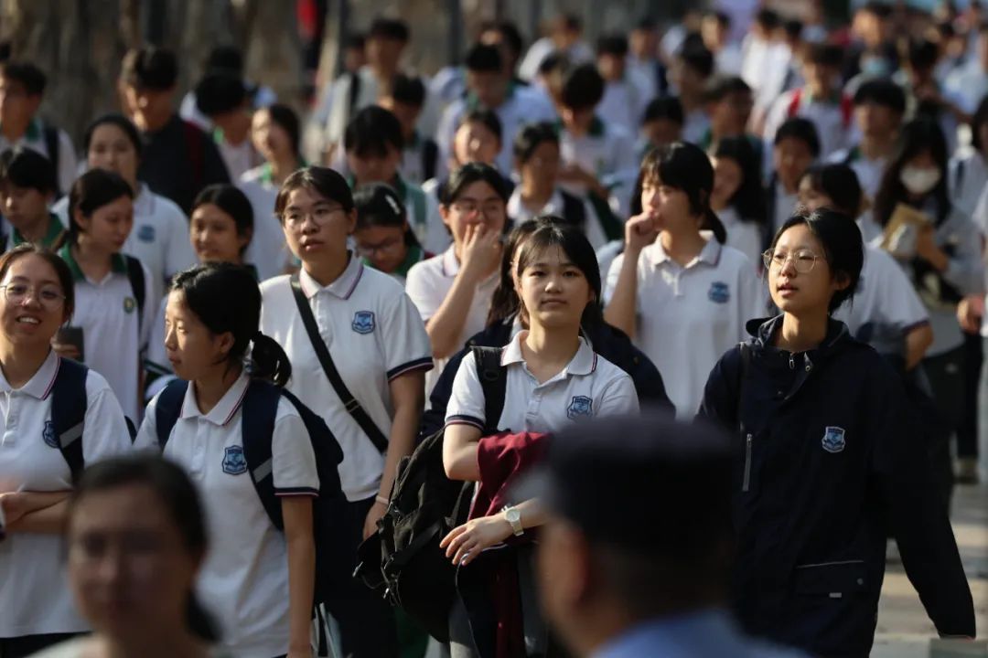 “高考英语”爆上热搜!作文主角还是李华 “高考英语”爆上热搜!作文主角还是李华