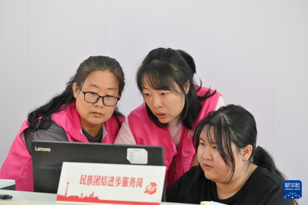 新华全媒+·新职业故事|养老管家:用心守护“银发族”的幸福“夕阳红” 新华全媒+·新职业故事|养老管家:用心守护“银发族”的幸福“夕阳红”