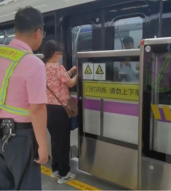 上海5号线被逼停？这种行为太危险，曾导致死亡！地铁提醒：蜂鸣器响禁止上下车