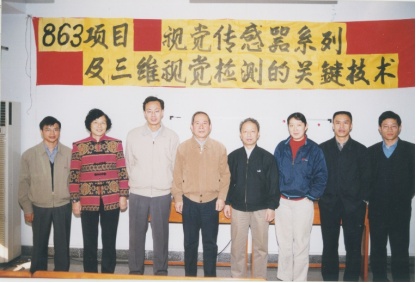 弟子们捐出1200万，91岁院士被搀扶上台！全场动情鼓掌......