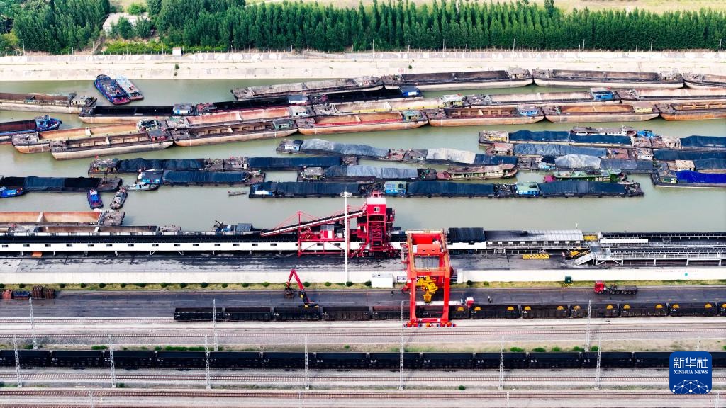 江北内河大港梁山港迎峰度夏煤炭保供忙