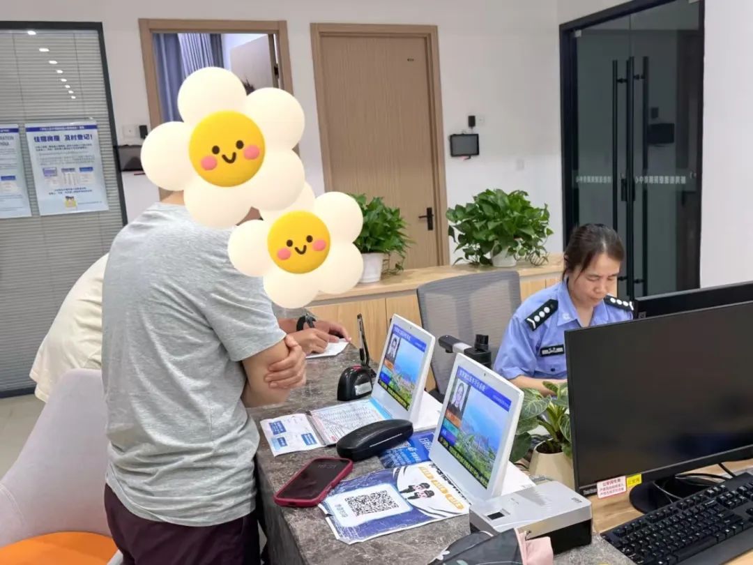 考场外一幕!杭州一考生顿时慌了:“怎么办啊!” 考场外一幕!杭州一考生顿时慌了:“怎么办啊!”