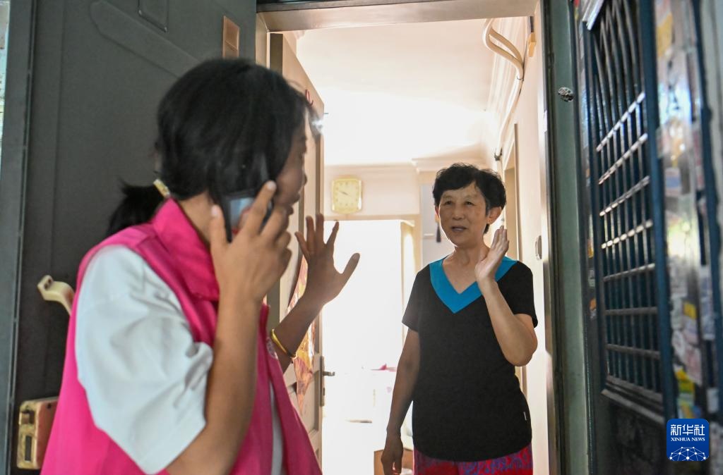 新华全媒+·新职业故事|养老管家:用心守护“银发族”的幸福“夕阳红” 新华全媒+·新职业故事|养老管家:用心守护“银发族”的幸福“夕阳红”