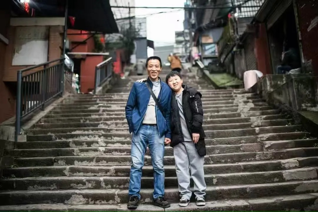 这张照片里的小男孩,今年高考了 这张照片里的小男孩,今年高考了