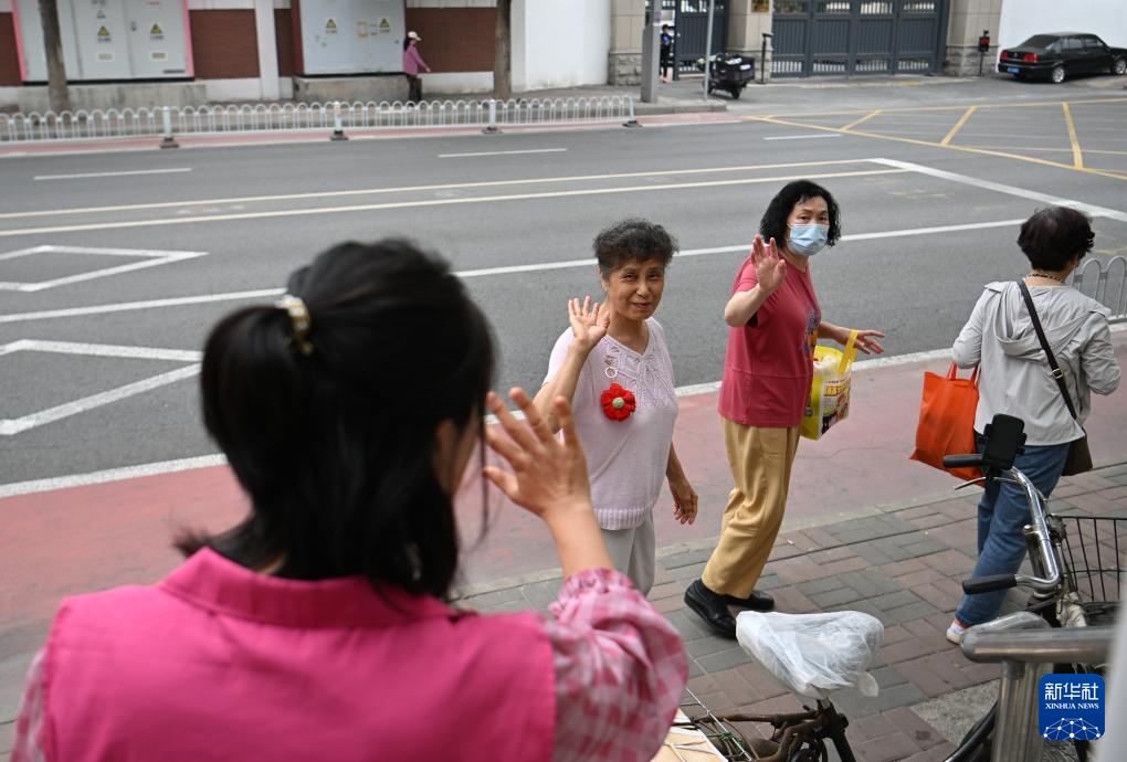 新华全媒+·新职业故事|养老管家:用心守护“银发族”的幸福“夕阳红” 新华全媒+·新职业故事|养老管家:用心守护“银发族”的幸福“夕阳红”