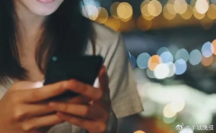 广州一父亲游戏充值后想退款,让2岁孩子“背锅” 广州一父亲游戏充值后想退款,让2岁孩子“背锅”