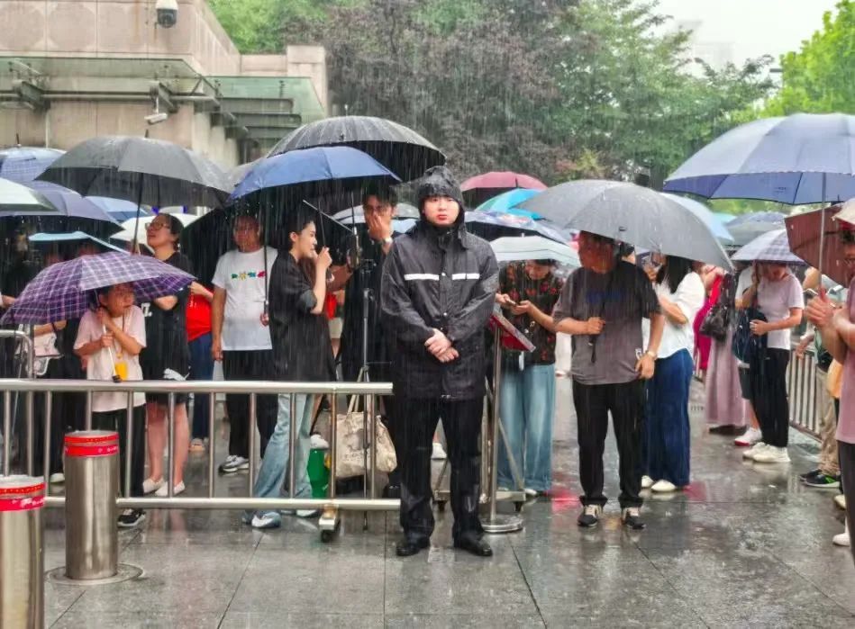 雷雨!大暴雨!已影响杭州,这波太猛!今天记得提前出门 雷雨!大暴雨!已影响杭州,这波太猛!今天记得提前出门