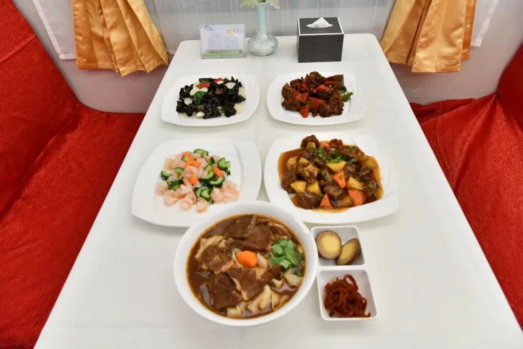 银发旅游，在路上“再青春”