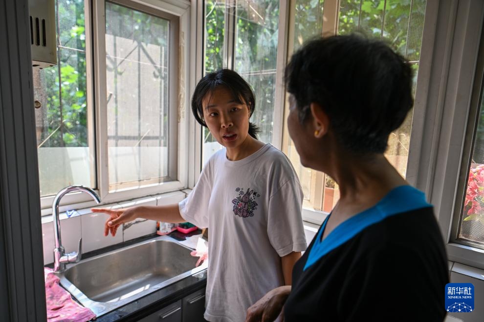 新华全媒+·新职业故事|养老管家:用心守护“银发族”的幸福“夕阳红” 新华全媒+·新职业故事|养老管家:用心守护“银发族”的幸福“夕阳红”