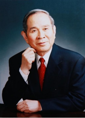 弟子们捐出1200万，91岁院士被搀扶上台！全场动情鼓掌......
