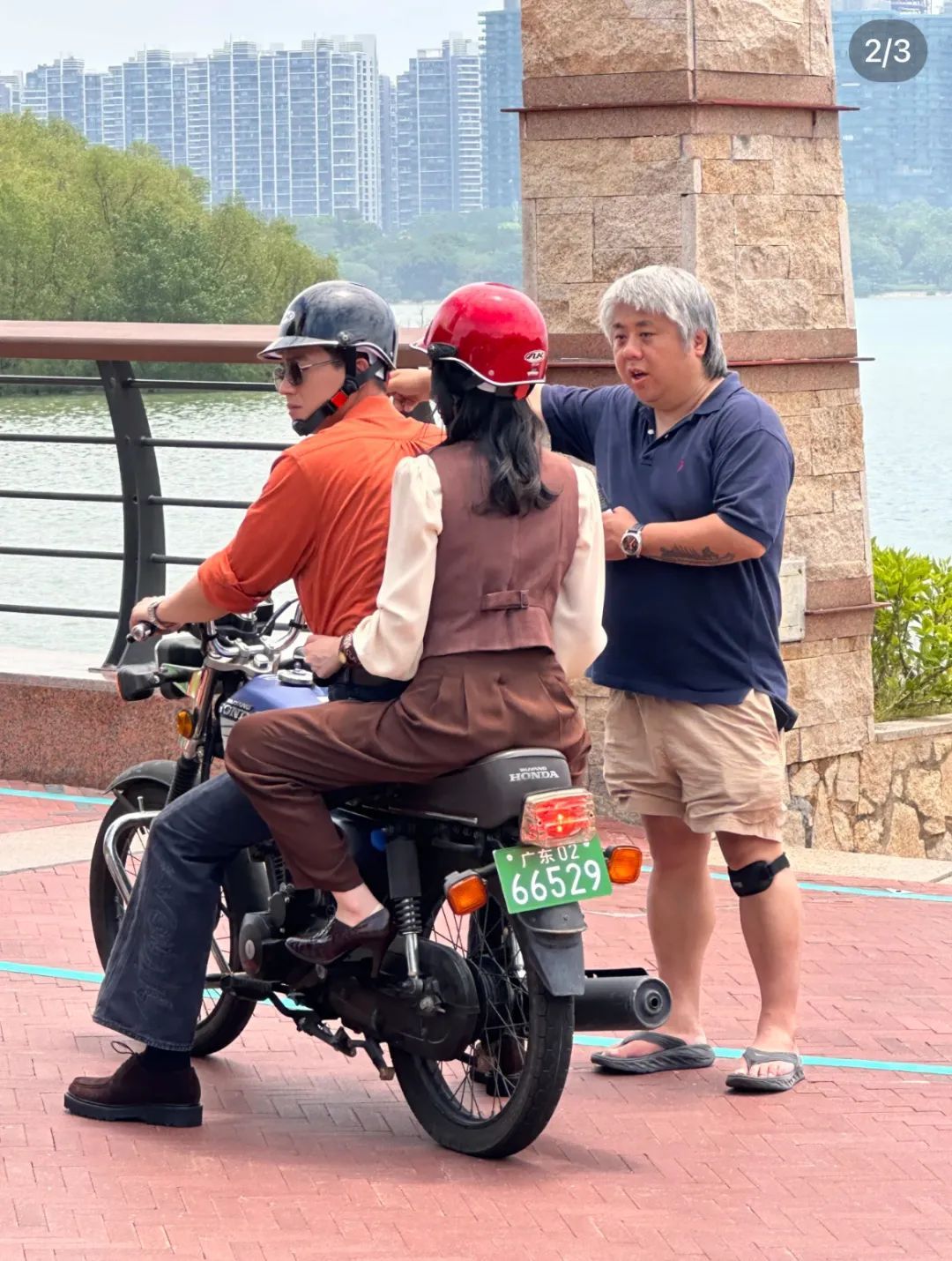 知名女演员送外卖？许多网友偶遇了！