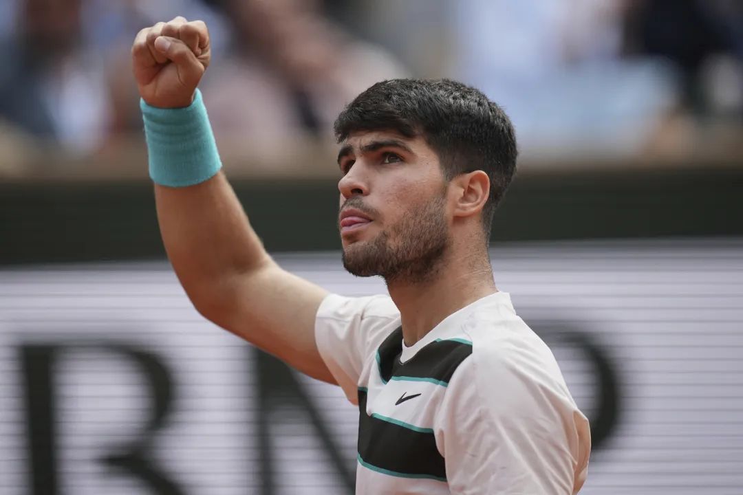 鏖战五个半小时 阿尔卡拉斯再封王 鏖战五个半小时 阿尔卡拉斯再封王