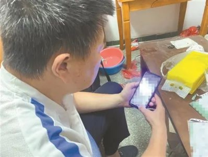 广州60岁孤寡老人想住公办养老院,没有监护人有点难办,居委会主动兜底当“监护人” 广州60岁孤寡老人想住公办养老院,没有监护人有点难办,居委会主动兜底当“监护人”