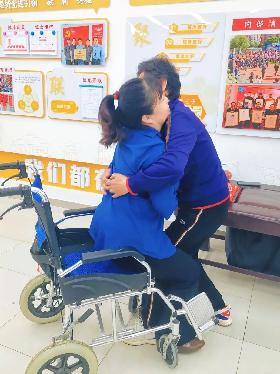 陶然亭街道聚焦失能老人照护，开展家庭照护者专业技能培训