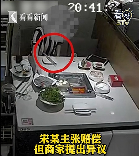 上海一男子四处抓蟑螂只为吃霸王餐