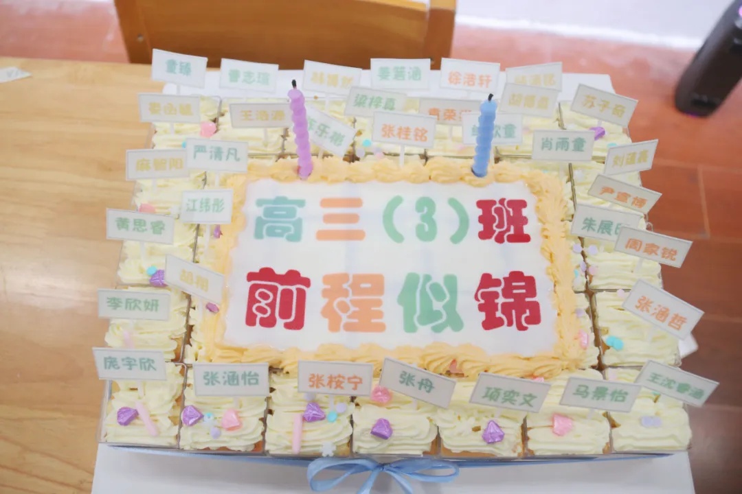 高考结束!考场外沸腾了!这些场面令人动容…… 高考结束!考场外沸腾了!这些场面令人动容……