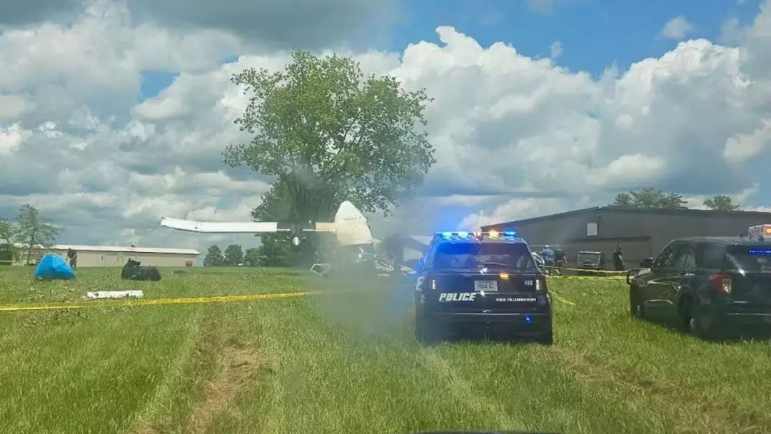 美国一飞机坠毁