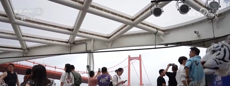 穿越古蜀道、雨中限定……焕新升级!夏日文旅亮点纷呈激活消费新引擎 穿越古蜀道、雨中限定……焕新升级!夏日文旅亮点纷呈激活消费新引擎