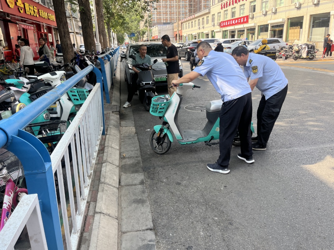 2025年高考考场外总有温暖令人感动 2025年高考考场外总有温暖令人感动