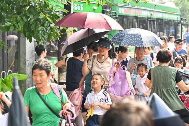 广东多地发布高温预警,明后天局地还有暴雨 广东多地发布高温预警,明后天局地还有暴雨