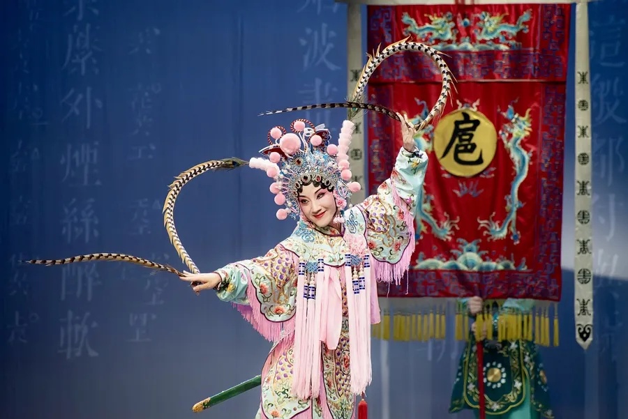 女演员意外受伤！脸部缝了6针，3天后如期登台