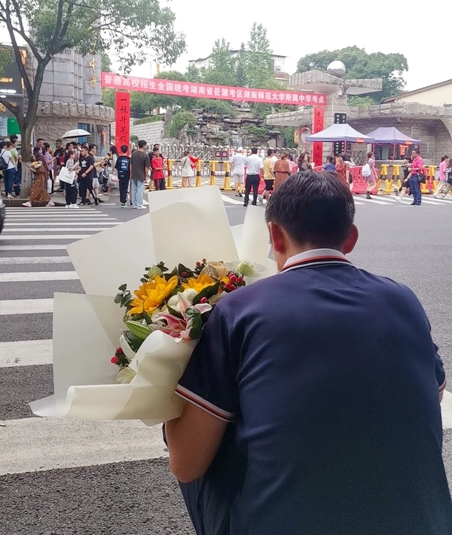 “不管你考得怎么样，全家人都很爱你……”