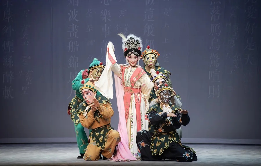 女演员意外受伤！脸部缝了6针，3天后如期登台