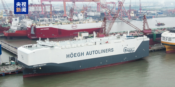 海上巨无霸 9100车双燃料汽车滚装船在江苏南通出江试航 海上巨无霸 9100车双燃料汽车滚装船在江苏南通出江试航