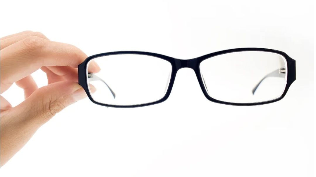 近视手术并非人人都能做!哪几类人不宜盲目摘镜?专家提醒→ 近视手术并非人人都能做!哪几类人不宜盲目摘镜?专家提醒→