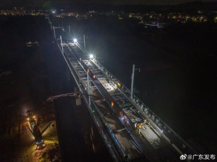 广湛高铁肇庆境内轨道工程全面展开 广湛高铁肇庆境内轨道工程全面展开