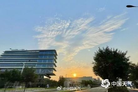 雨热同台!北京今天高温雷雨来扰 需注意防暑防雨 雨热同台!北京今天高温雷雨来扰 需注意防暑防雨