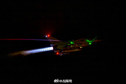 鹰击长空!歼-10飞行员视角带你上云端 鹰击长空!歼-10飞行员视角带你上云端