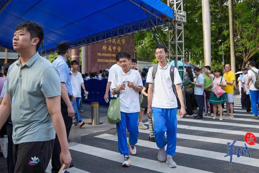 高考第二日感受如何？考生称物理“没去年难”，历史有创新，英语作文再现“李华”