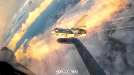鹰击长空!歼-10飞行员视角带你上云端 鹰击长空!歼-10飞行员视角带你上云端
