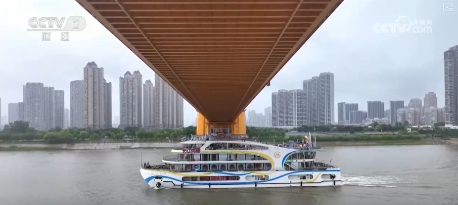 穿越古蜀道、雨中限定……焕新升级!夏日文旅亮点纷呈激活消费新引擎 穿越古蜀道、雨中限定……焕新升级!夏日文旅亮点纷呈激活消费新引擎