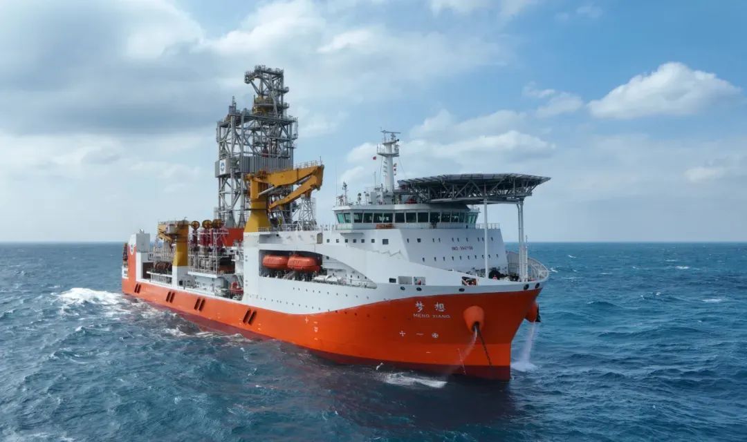 能下潜万米的“梦想号”到底有多牛?总建造师揭秘→ 能下潜万米的“梦想号”到底有多牛?总建造师揭秘→