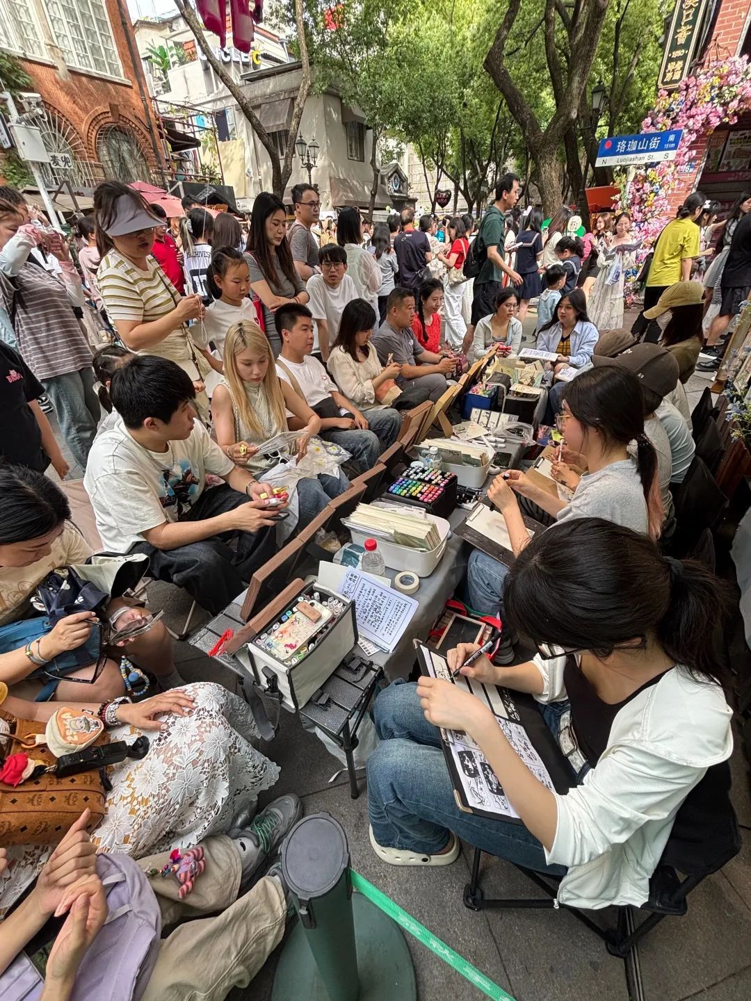 最高日入800元！武汉街头这种画火了