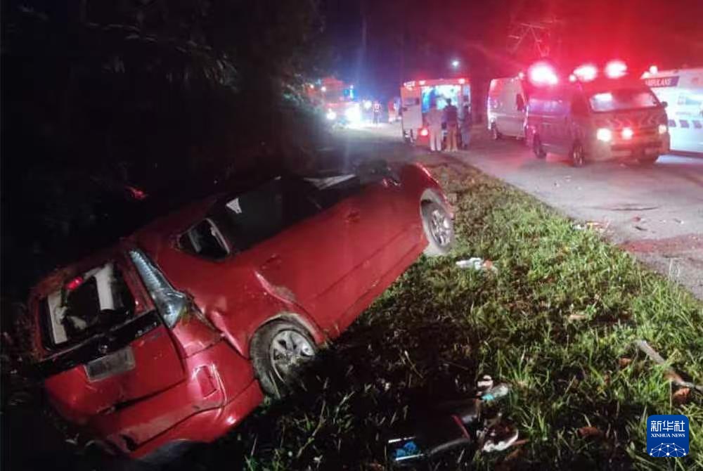 马来西亚15名学生在车辆相撞事故中身亡