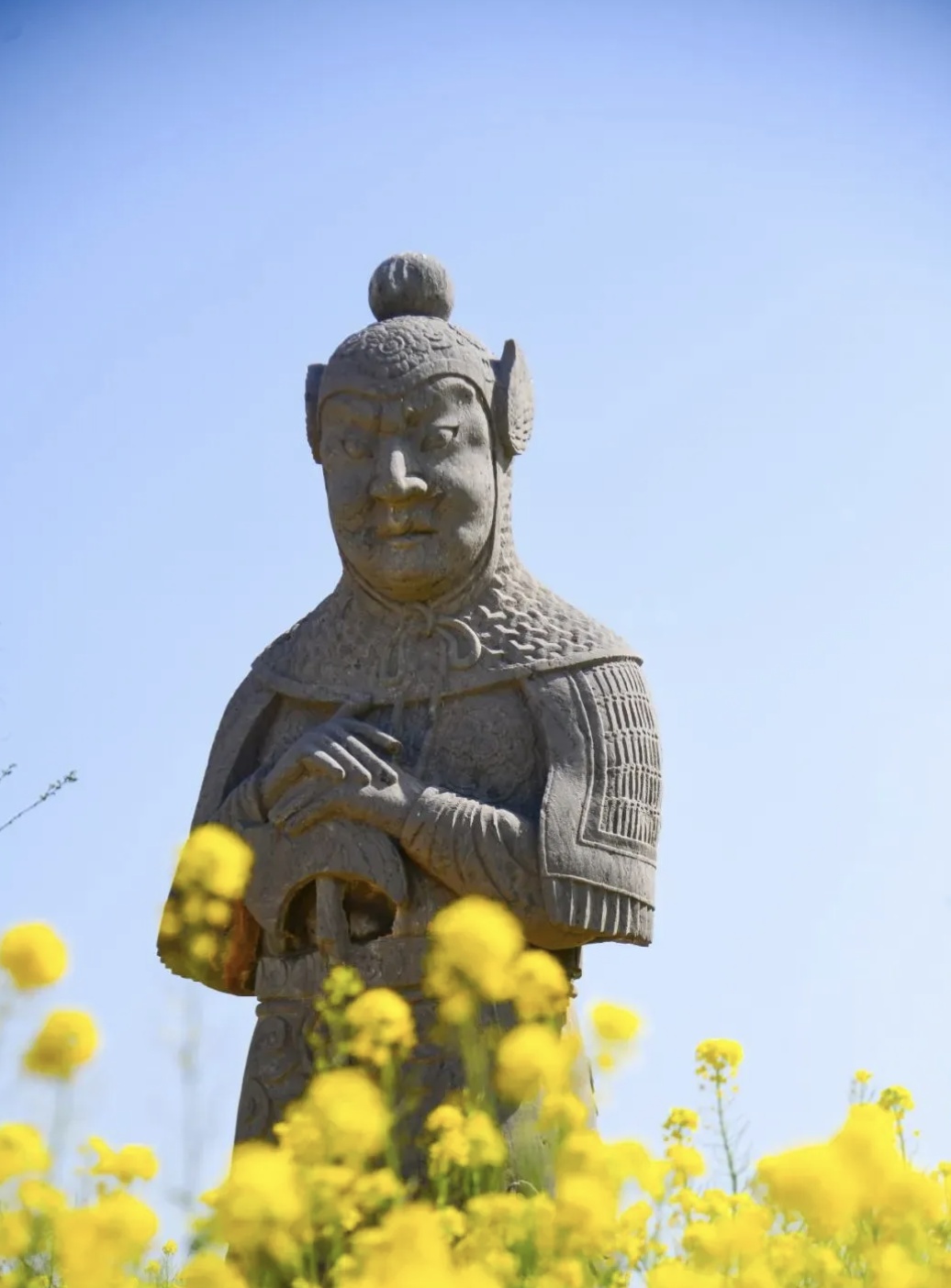 快来看→千年石像与金黄麦浪组CP，太美了！