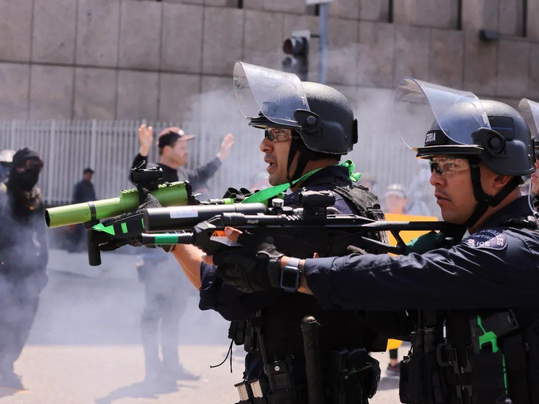 洛杉矶之乱背后:两党争权加剧美国社会撕裂 洛杉矶之乱背后:两党争权加剧美国社会撕裂