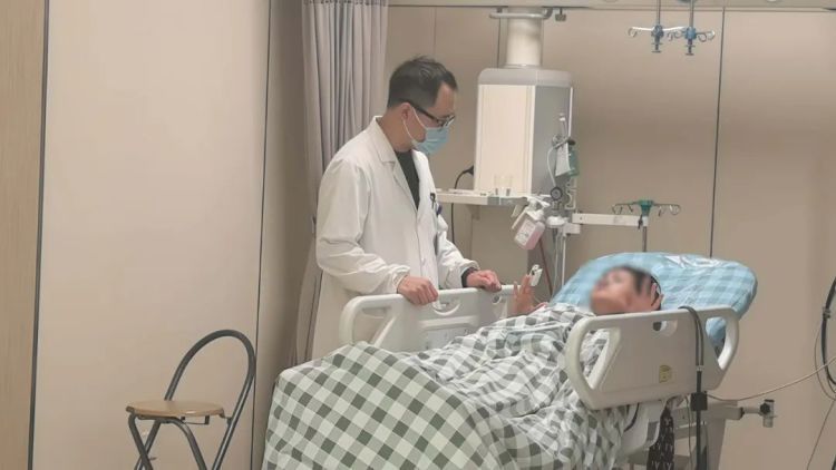 “我就尝口鲜……”阿姨突发休克,医生提醒:这道“初夏鲜香”并不是人人都能享受 “我就尝口鲜……”阿姨突发休克,医生提醒:这道“初夏鲜香”并不是人人都能享受