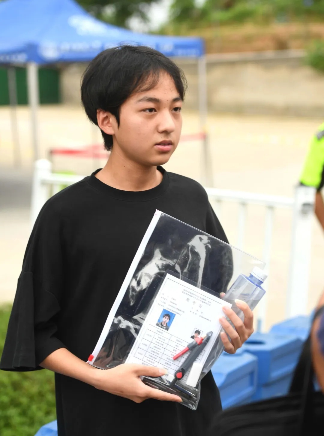 15年前，他一天打6份工救白血病儿子……如今他们怎么样了？