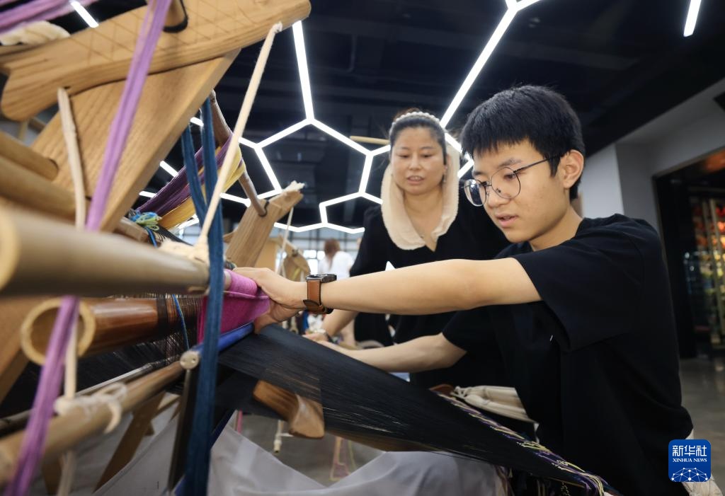 湖南张家界：传承非遗工艺 丰富旅游业态
