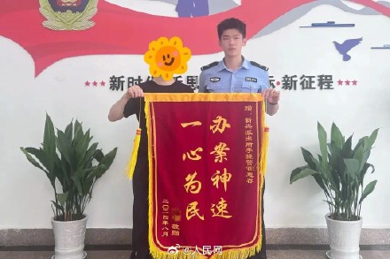 帅!00后民警冲上7楼踹门救人 帅!00后民警冲上7楼踹门救人