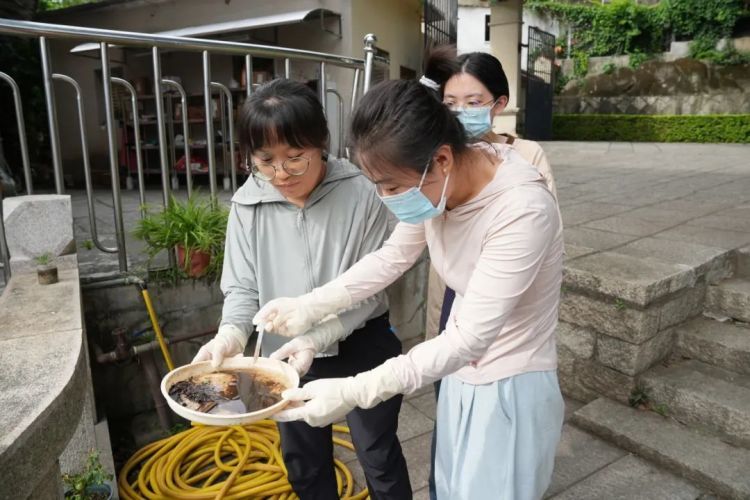 慎点！有群人专门养蚊子，已养了几万只