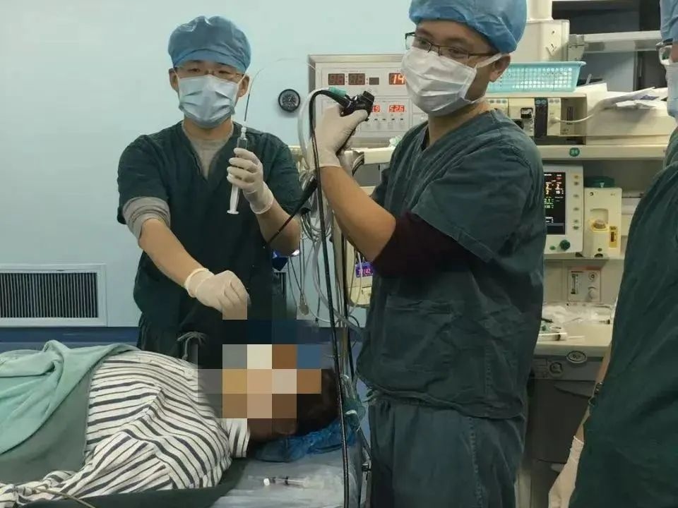 啥情况？男子夏天裹着厚棉服，高烧40℃！只因这一口辣椒...